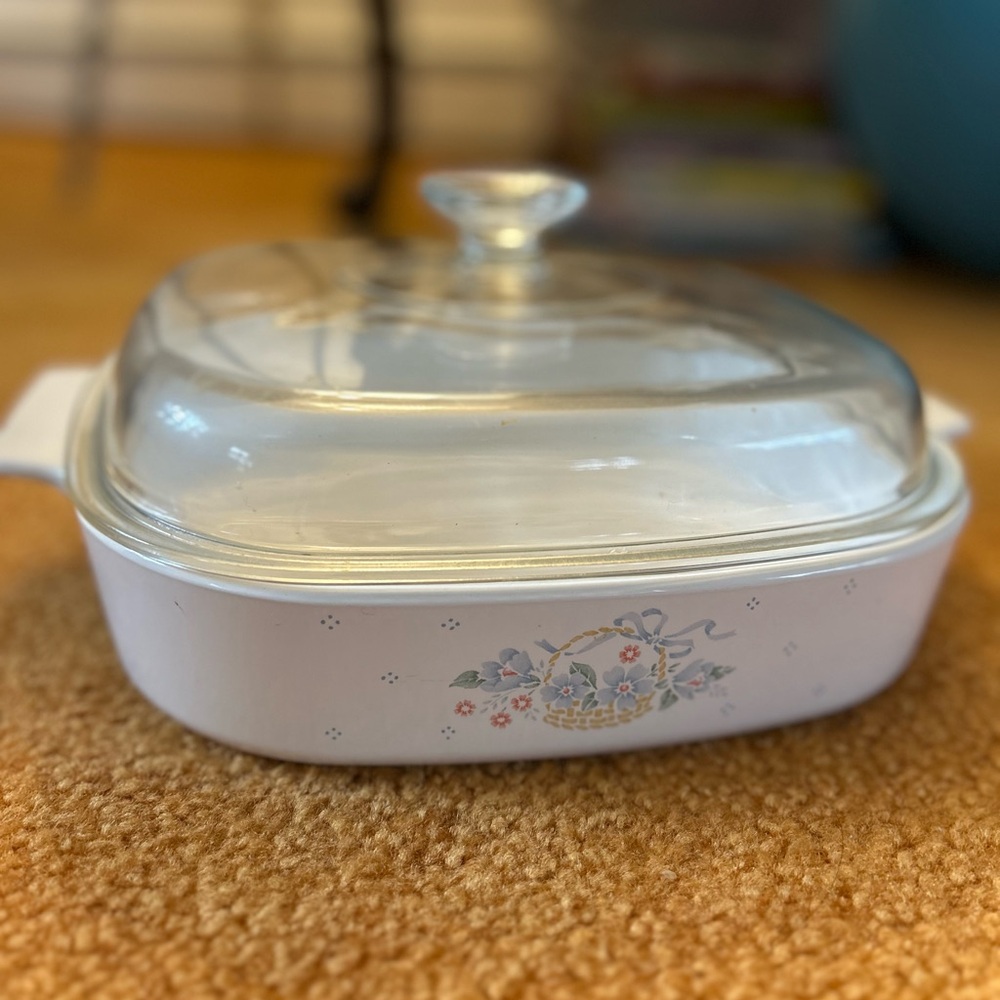 Vintage Corning Ware Country Cornflower Ceramic Casserole Dish with Glass Lid